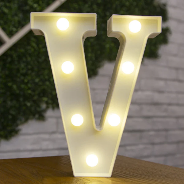 Svietiace písmeno V - 22cm